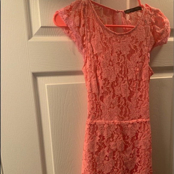 Lace mini dress with open back - Picture 1 of 5